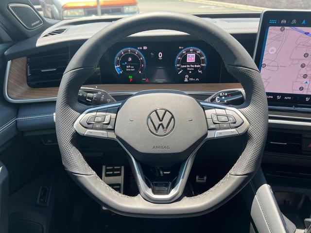 Photo of 2025 Opal White Pearl Volkswagen Tiguan