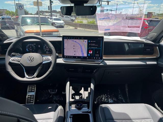 Photo of 2025 Opal White Pearl Volkswagen Tiguan