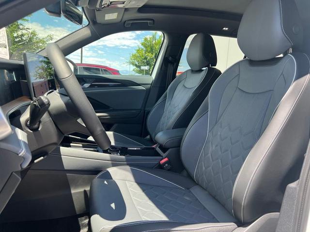 Photo of 2025 Opal White Pearl Volkswagen Tiguan