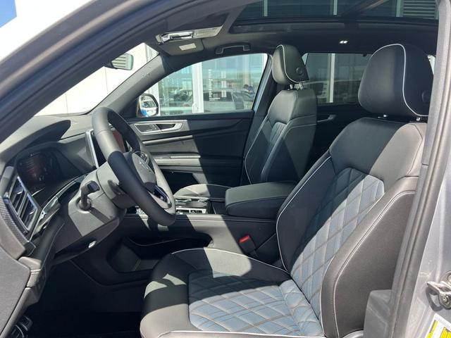Photo of 2025 Silver Mist Metallic Volkswagen Atlas Cross Sport