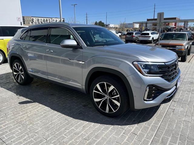 Photo of 2025 Silver Mist Metallic Volkswagen Atlas Cross Sport