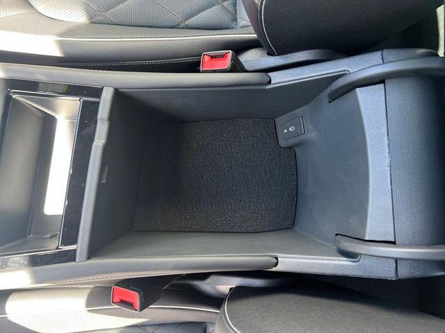 Photo of 2025 Silver Mist Metallic Volkswagen Atlas Cross Sport