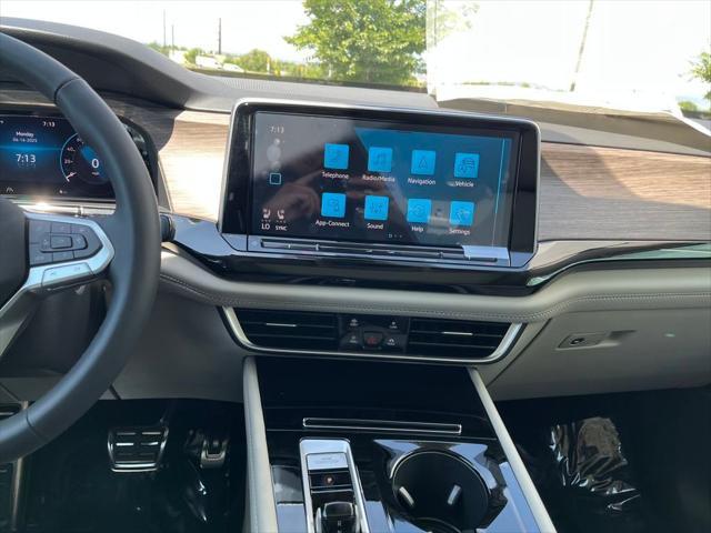 Photo of 2025 Opal White Pearl Volkswagen Atlas