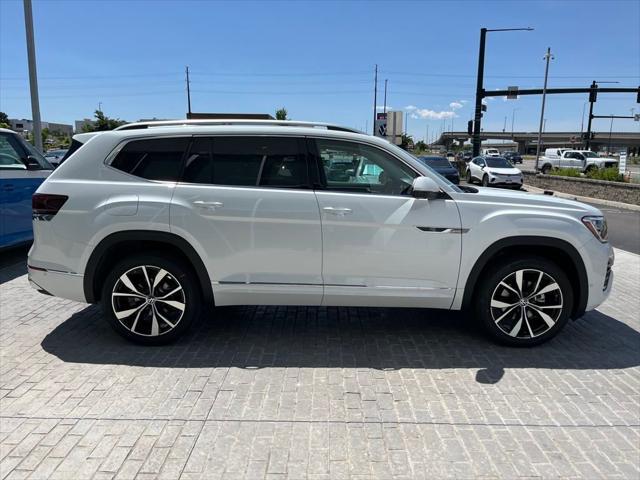 Photo of 2025 Opal White Pearl Volkswagen Atlas