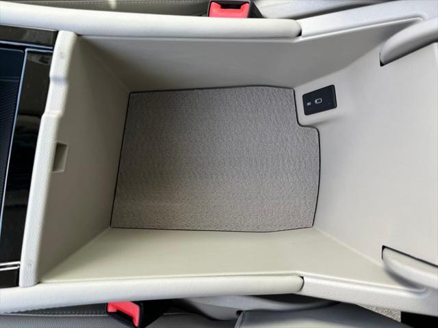 Photo of 2025 Opal White Pearl Volkswagen Atlas