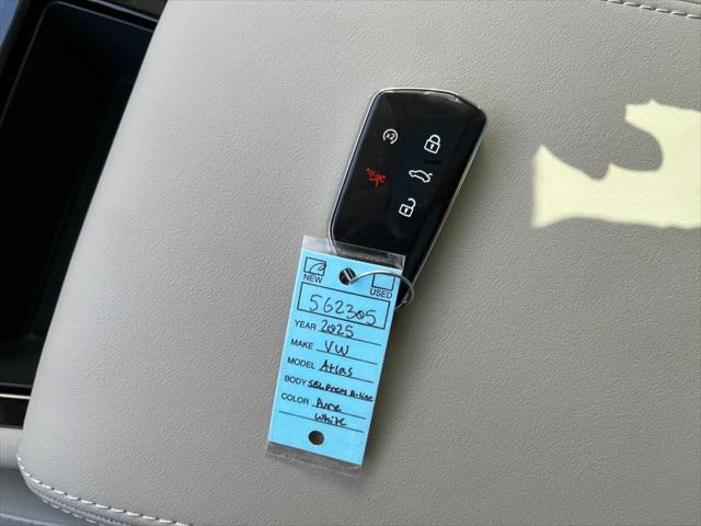 Photo of 2025 Opal White Pearl Volkswagen Atlas