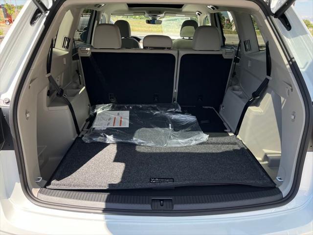 Photo of 2025 Opal White Pearl Volkswagen Atlas