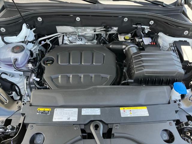 Photo of 2025 Opal White Pearl Volkswagen Atlas