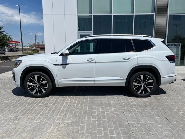 Photo of 2025 Opal White Pearl Volkswagen Atlas