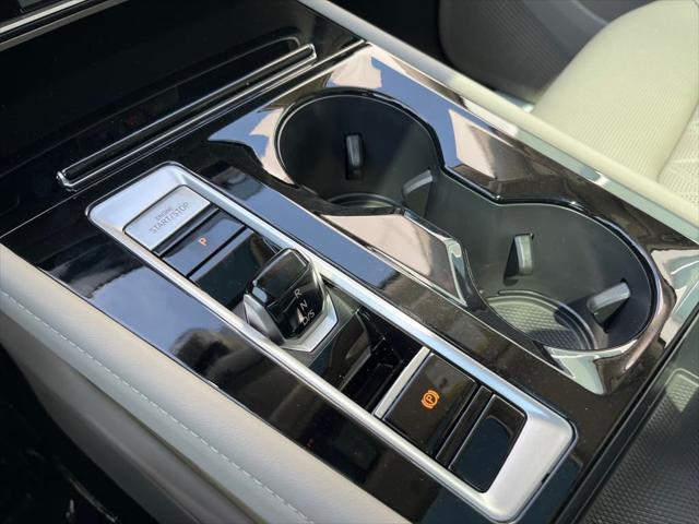 Photo of 2025 Opal White Pearl Volkswagen Atlas