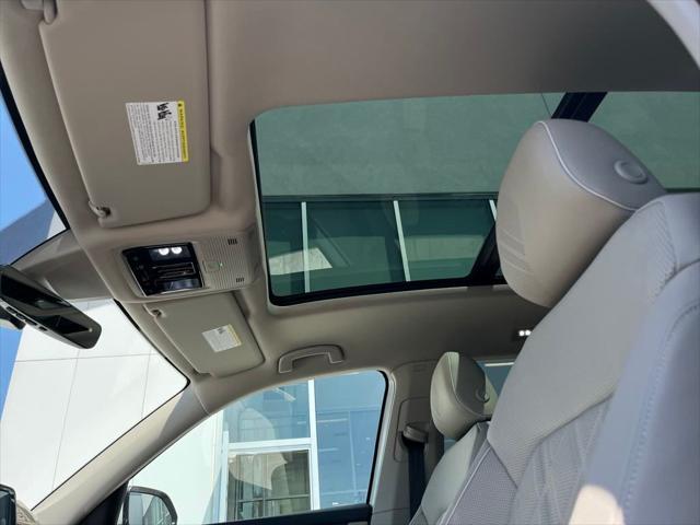 Photo of 2025 Opal White Pearl Volkswagen Atlas