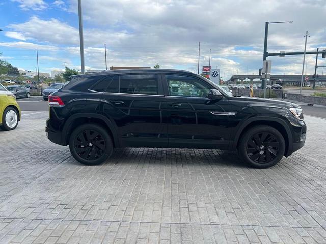 Photo of 2025 Deep Black Pearl Volkswagen Atlas Cross Sport