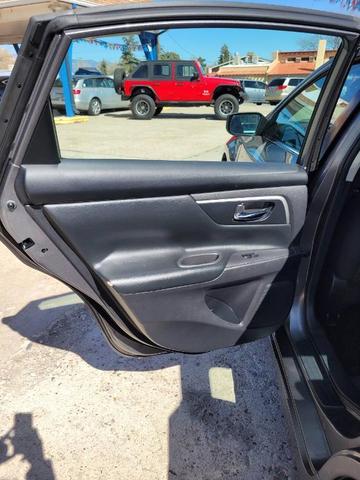 Photo of 2016 Gun Metallic Nissan Altima