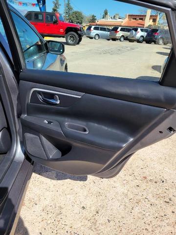 Photo of 2016 Gun Metallic Nissan Altima