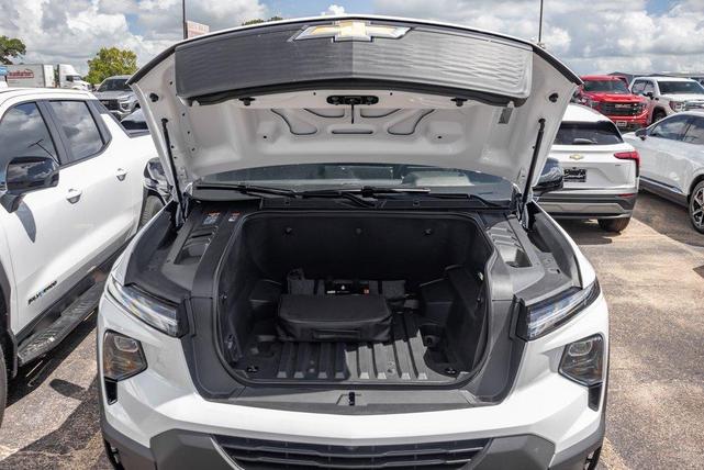 Photo of 2024 Summit White Chevrolet Silverado EV