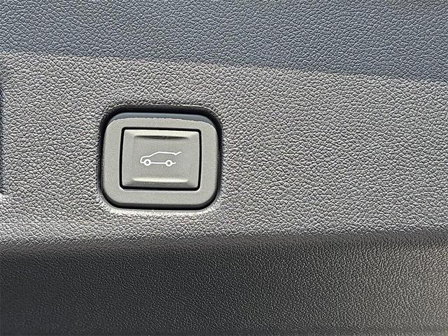 Photo of 2026 Lakeshore Blue Metallic Chevrolet Traverse