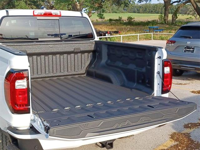 Photo of 2025 Summit White GMC Canyon