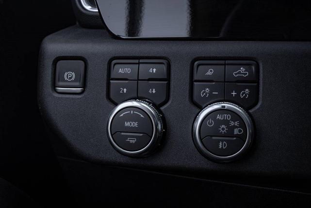 Photo of 2025 Summit White GMC Sierra 3500