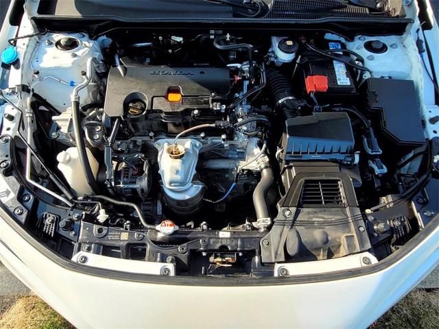 Photo of 2023 Platinum White Pearl Honda Civic