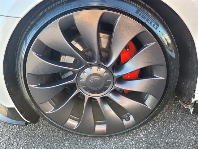 Photo of 2021 Pearl White Multi-Coat Tesla Model 3
