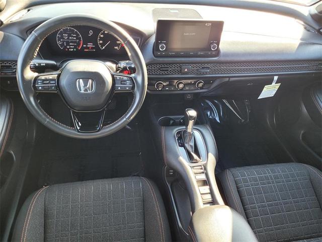 Photo of 2024 Platinum Honda HR-V
