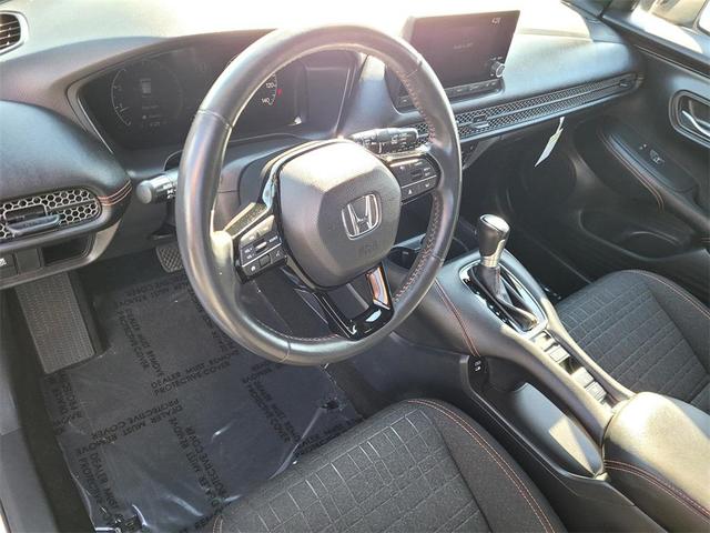 Photo of 2024 Platinum Honda HR-V