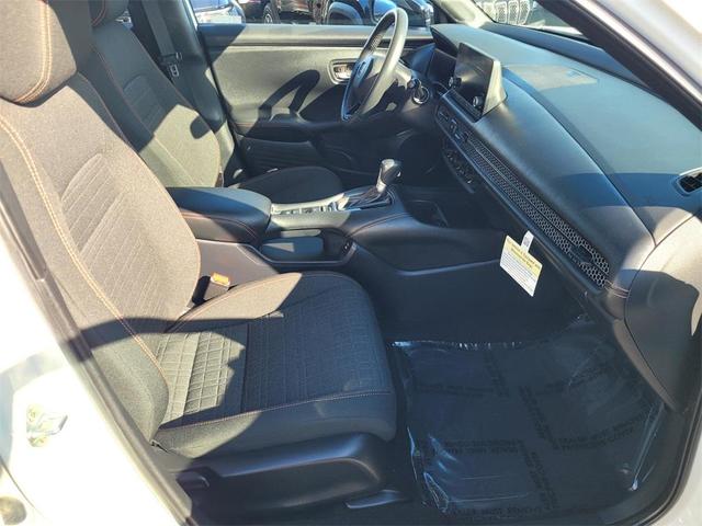 Photo of 2024 Platinum Honda HR-V