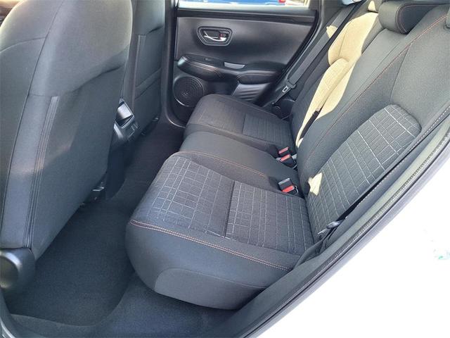 Photo of 2024 Platinum Honda HR-V