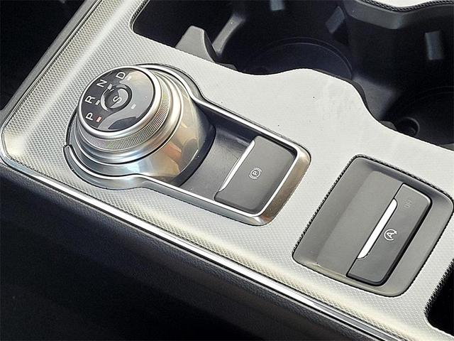 Photo of 2021 Oxford White Ford Edge