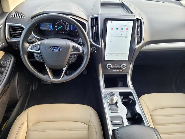 Photo of 2021 Oxford White Ford Edge
