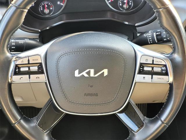 Photo of 2022 Glacial White Pearl Kia Telluride