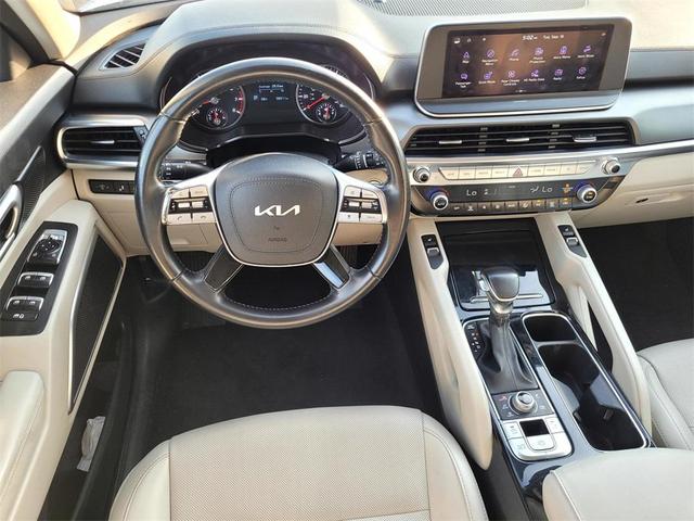 Photo of 2022 Glacial White Pearl Kia Telluride