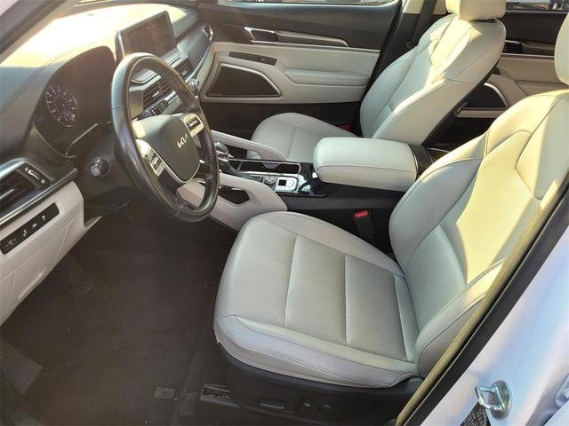 Photo of 2022 Glacial White Pearl Kia Telluride
