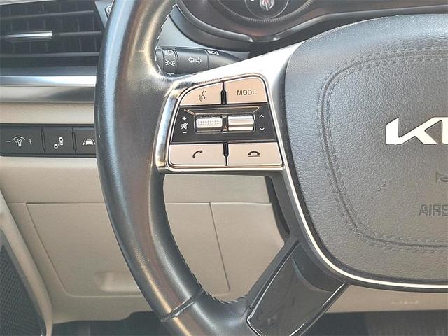 Photo of 2022 Glacial White Pearl Kia Telluride