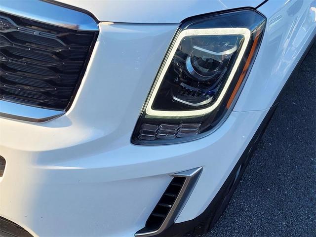 Photo of 2022 Glacial White Pearl Kia Telluride