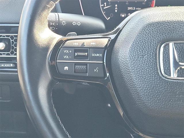 Photo of 2023 Platinum White Pearl Honda Civic