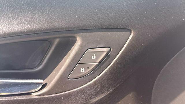 Photo of 2018 White Chevrolet Equinox