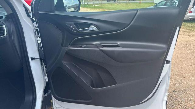 Photo of 2018 White Chevrolet Equinox