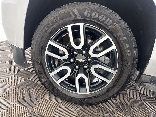 Photo of 2019 Silver Ice Metallic Chevrolet Suburban