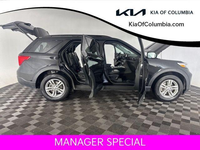 Photo of 2023 Black Metallic Ford Explorer