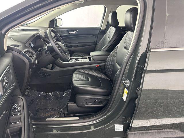 Photo of 2024 Forged Green Metallic Ford Edge