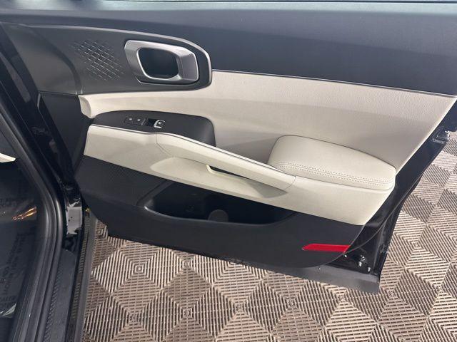 Photo of 2025 Aurora Black Pearl Kia Sorento Hybrid