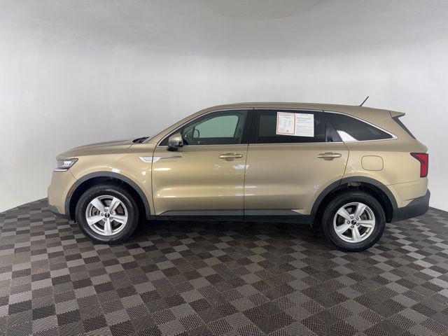 Photo of 2021 Crystal Beige Kia Sorento