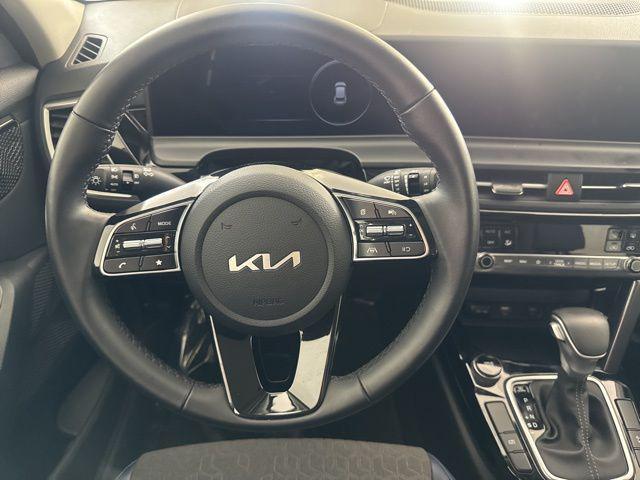 Photo of 2024 Snow White Pearl Kia Seltos