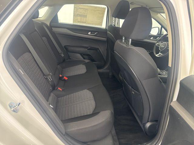 Photo of 2025 Snow White Pearl Kia K5
