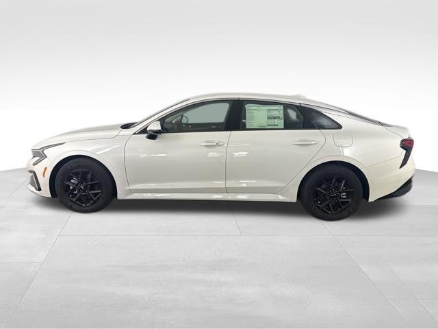 Photo of 2025 Snow White Pearl Kia K5