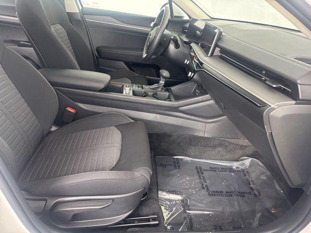 Photo of 2025 Snow White Pearl Kia K5
