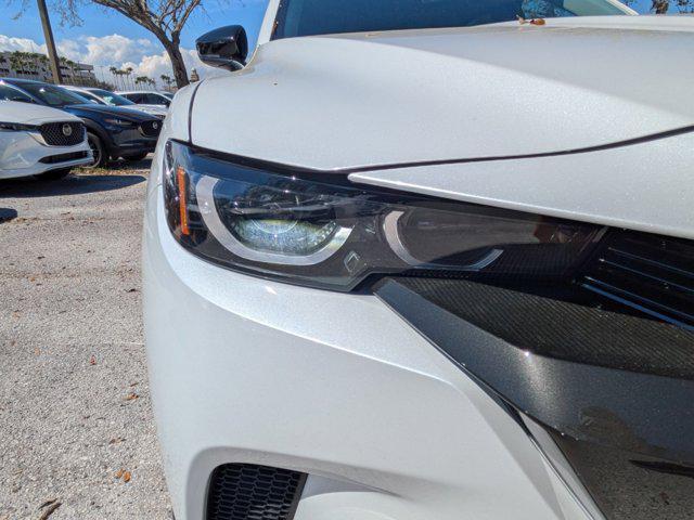 Photo of 2025 wind chill pearl Mazda CX-5