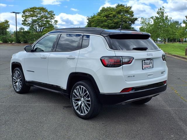 Photo of 2023 Bright White Clearcoat Jeep Compass