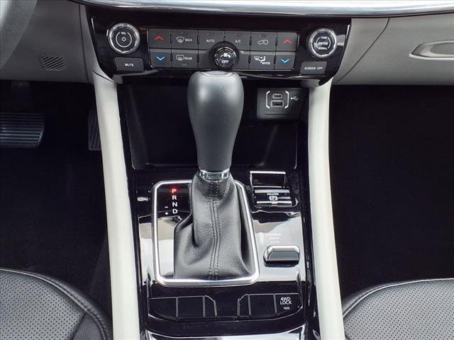 Photo of 2023 Bright White Clearcoat Jeep Compass